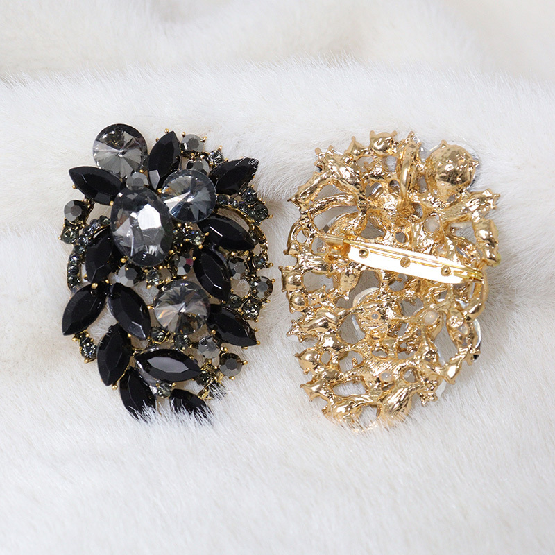 10 Colors Leaf Shaped Rhinestone Brooches in Bulk Wholesale