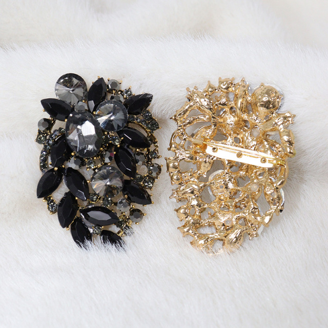 10 Colors Leaf Shaped Rhinestone Brooches in Bulk Wholesale