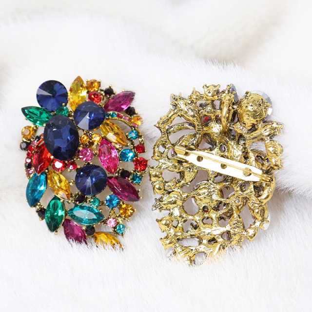 10 Colors Leaf Shaped Rhinestone Brooches in Bulk Wholesale