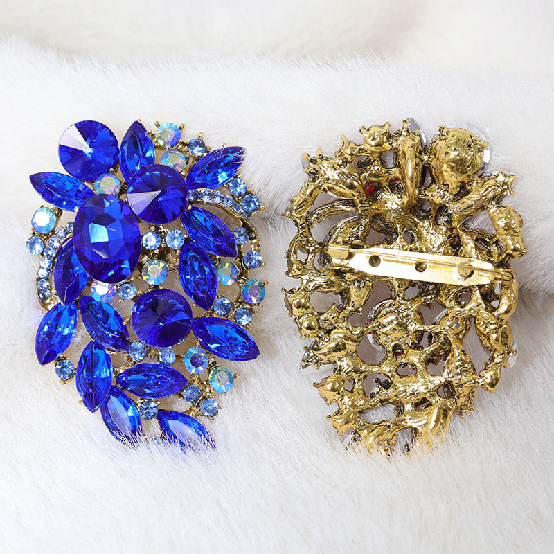 10 Colors Leaf Shaped Rhinestone Brooches in Bulk Wholesale