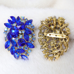 10 Colors Leaf Shaped Rhinestone Brooches in Bulk Wholesale