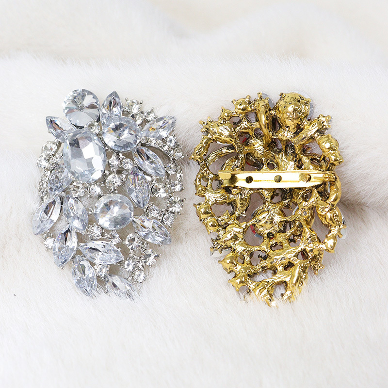 10 Colors Leaf Shaped Rhinestone Brooches in Bulk Wholesale