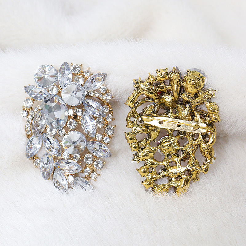 10 Colors Leaf Shaped Rhinestone Brooches in Bulk Wholesale