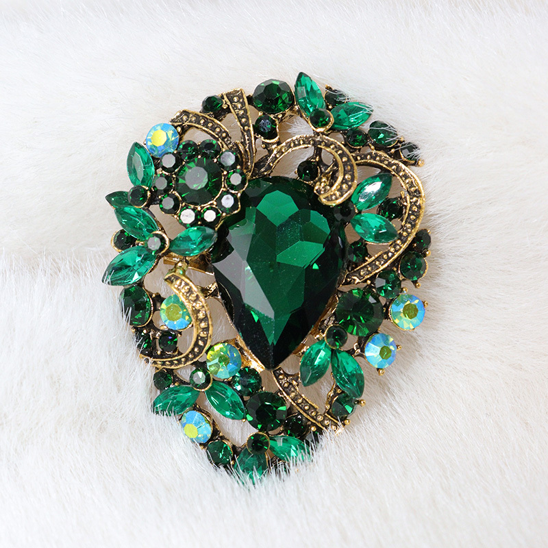 Bling Bling Oval Shaped Rhinestone Brooches Wholesale Supplier
