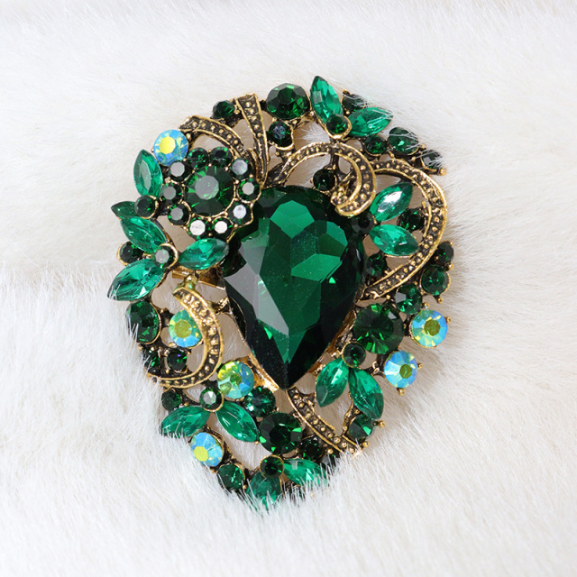 Bling Bling Oval Shaped Rhinestone Brooches Wholesale Supplier
