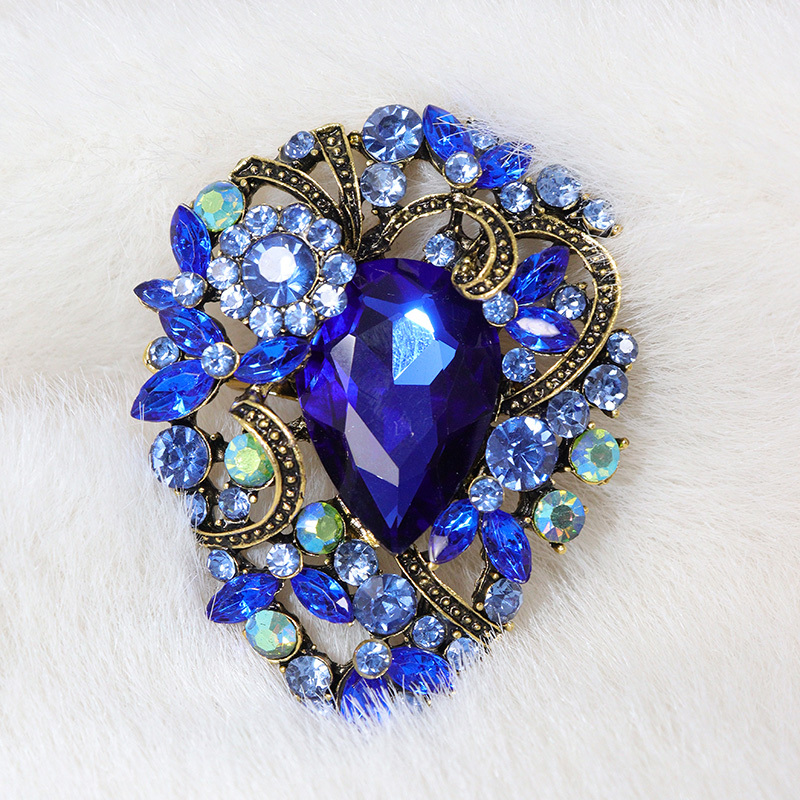 Bling Bling Oval Shaped Rhinestone Brooches Wholesale Supplier