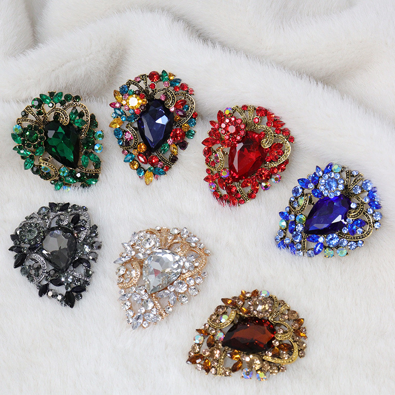 Bling Bling Oval Shaped Rhinestone Brooches Wholesale Supplier