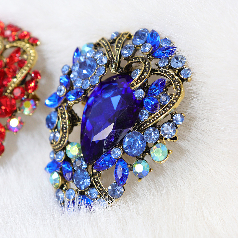 Bling Bling Oval Shaped Rhinestone Brooches Wholesale Supplier