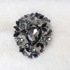 Bling Bling Oval Shaped Rhinestone Brooches Wholesale Supplier