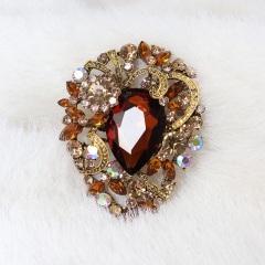 Bling Bling Oval Shaped Rhinestone Brooches Wholesale Supplier
