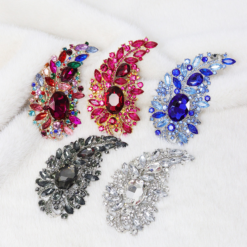 Vintage Style Leaf Shaped Crystal Brooch Pin Manufacturer
