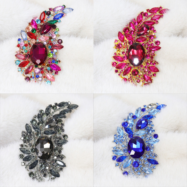 Vintage Style Leaf Shaped Crystal Brooch Pin Manufacturer