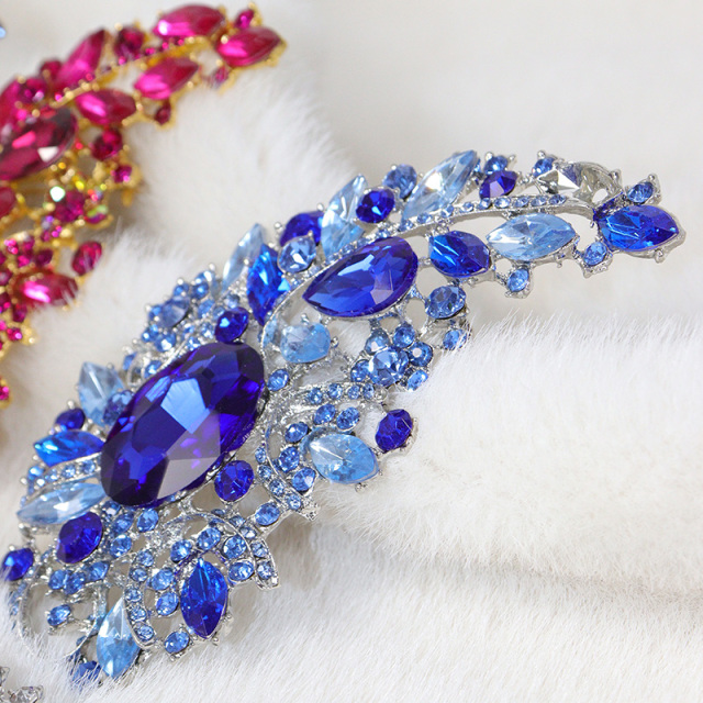 Vintage Style Leaf Shaped Crystal Brooch Pin Manufacturer