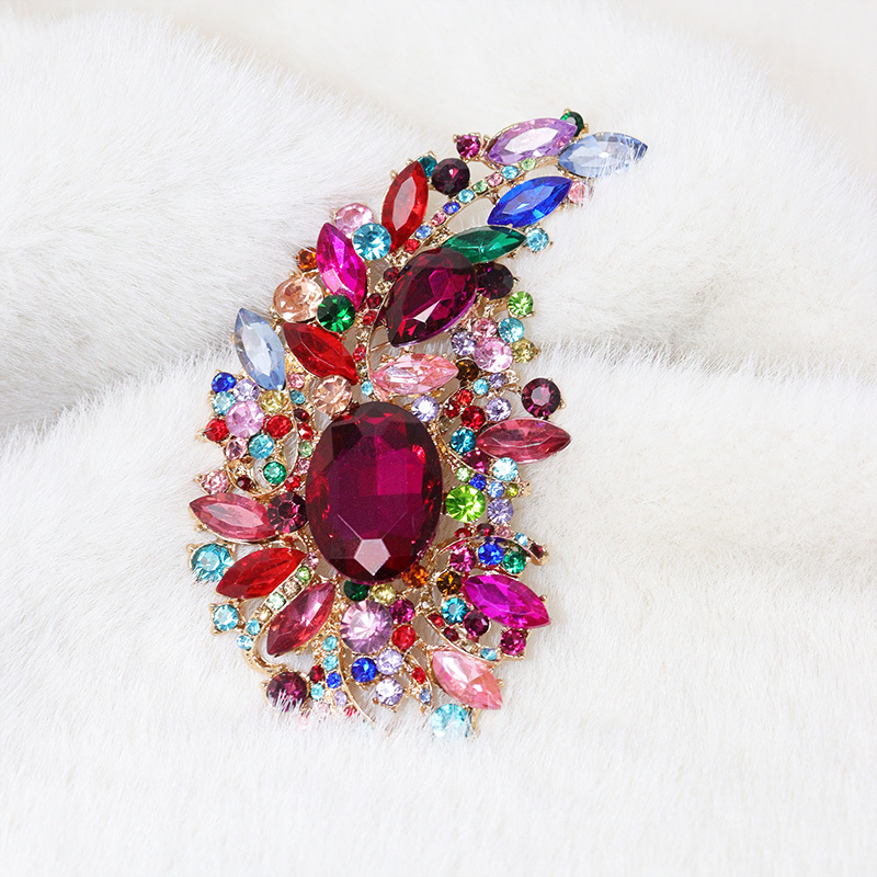 Vintage Style Leaf Shaped Crystal Brooch Pin Manufacturer