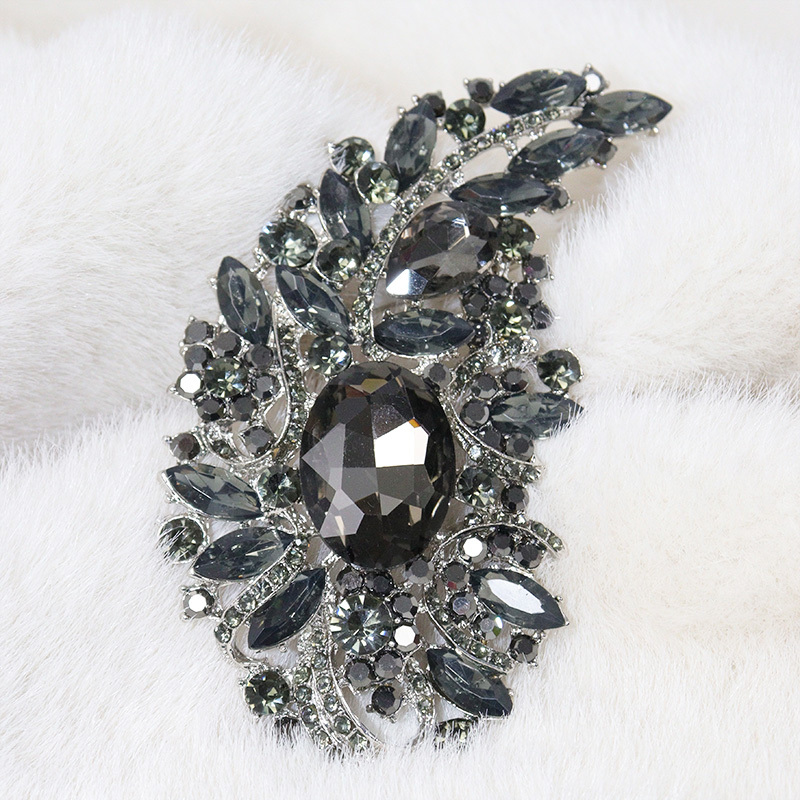 Vintage Style Leaf Shaped Crystal Brooch Pin Manufacturer