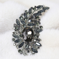 Vintage Style Leaf Shaped Crystal Brooch Pin Manufacturer