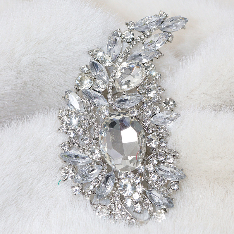 Vintage Style Leaf Shaped Crystal Brooch Pin Manufacturer