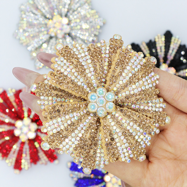 Small 3D Round Crystal Flower Appliques Factory