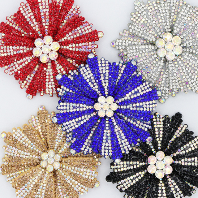 Small 3D Round Crystal Flower Appliques Factory