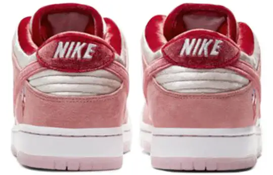 Nike x StrangeLove SB Dunk Low 'Valentine's Day' CT2552-800