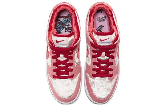 Nike x StrangeLove SB Dunk Low 'Valentine's Day' CT2552-800