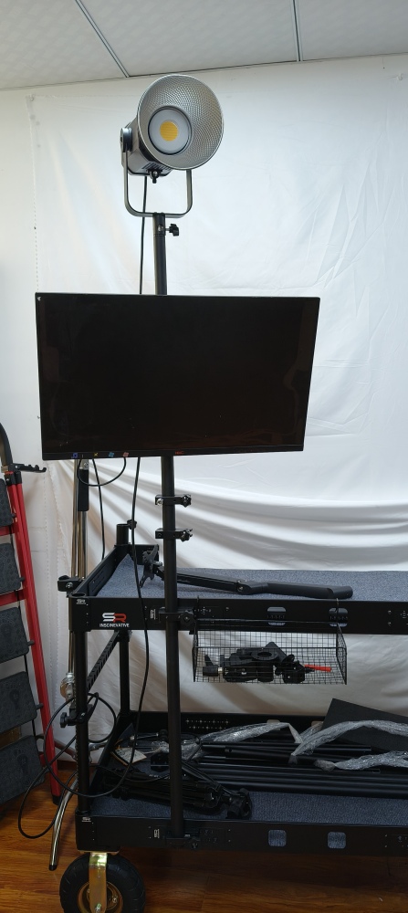 SR INSCINEVATIVE φ 28-32 two secotor adjustable lighting pole for monitor and Crownying Series Camera Carts