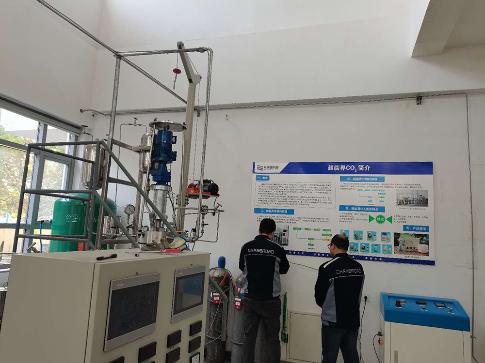 CO2 supercritical fluid extractor 2