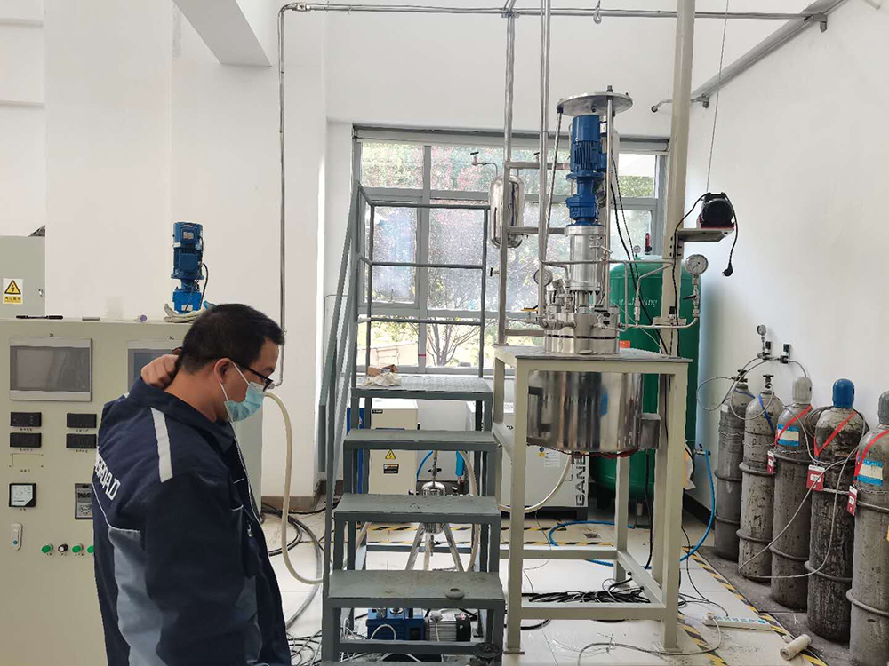 CO2 supercritical fluid extractor 1