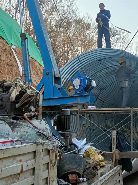 Galvanized corrugated steel culvert pipe