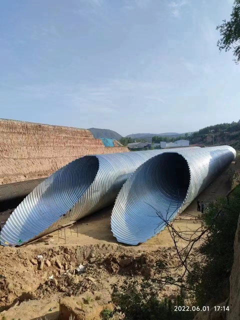 Galvanized corrugated steel culvert pipe