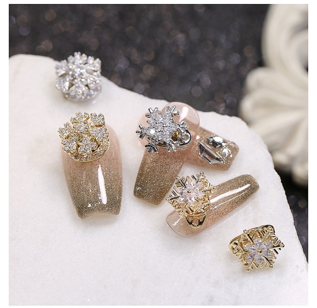 Rotating Snowflake & Lucky Charm 5D Nail Art Decorations – DIY & Salon Nail Design​ (D132)