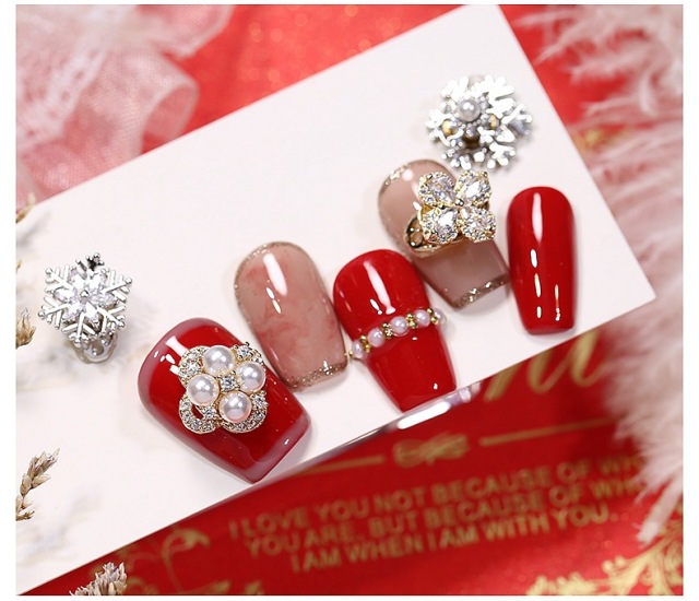 Rotating Snowflake & Lucky Charm 5D Nail Art Decorations – DIY & Salon Nail Design​ (D132)