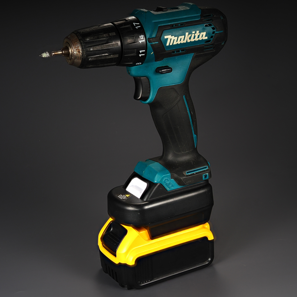 1x Adapter DeWalt 20v\Milwaukee M18 Li-lon Batteries To Makita 12v CXT Tools