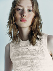 Supply Sleeveless cropped knitted crewneck top