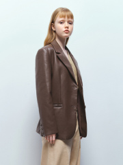 Women's coat with loose lapels