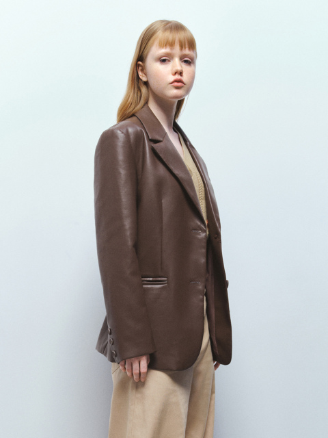 Women's coat with loose lapels