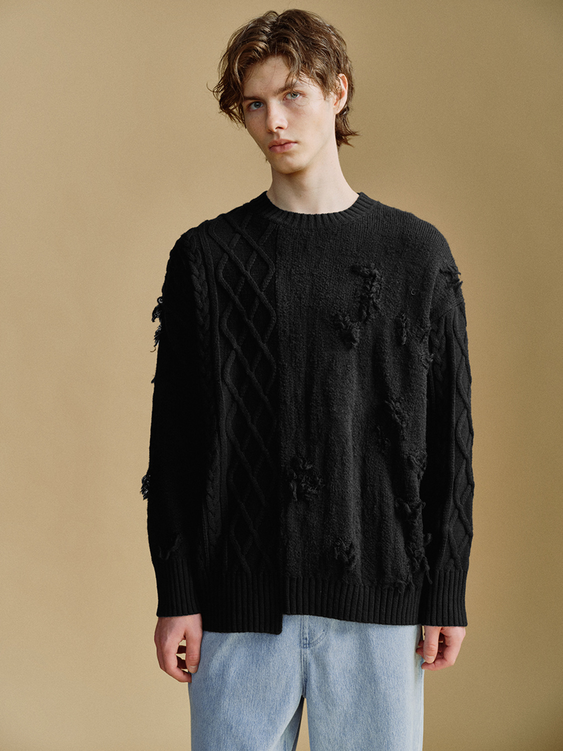 fashionable and men's crew collar seater soft and black