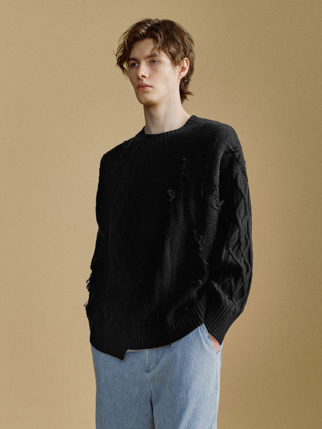 fashionable and men's crew collar seater soft and black