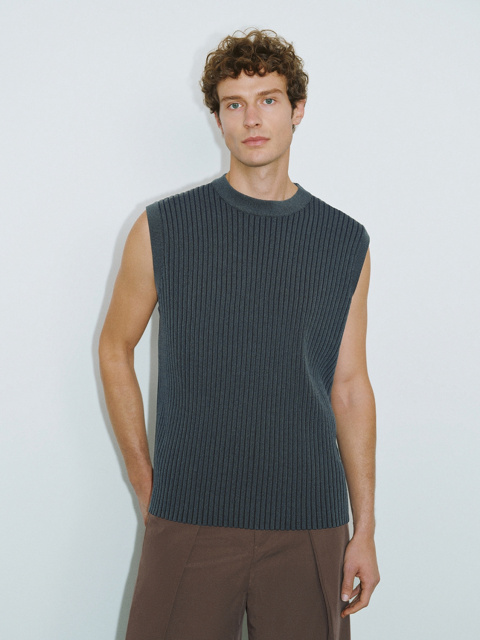 Men's knitted vest