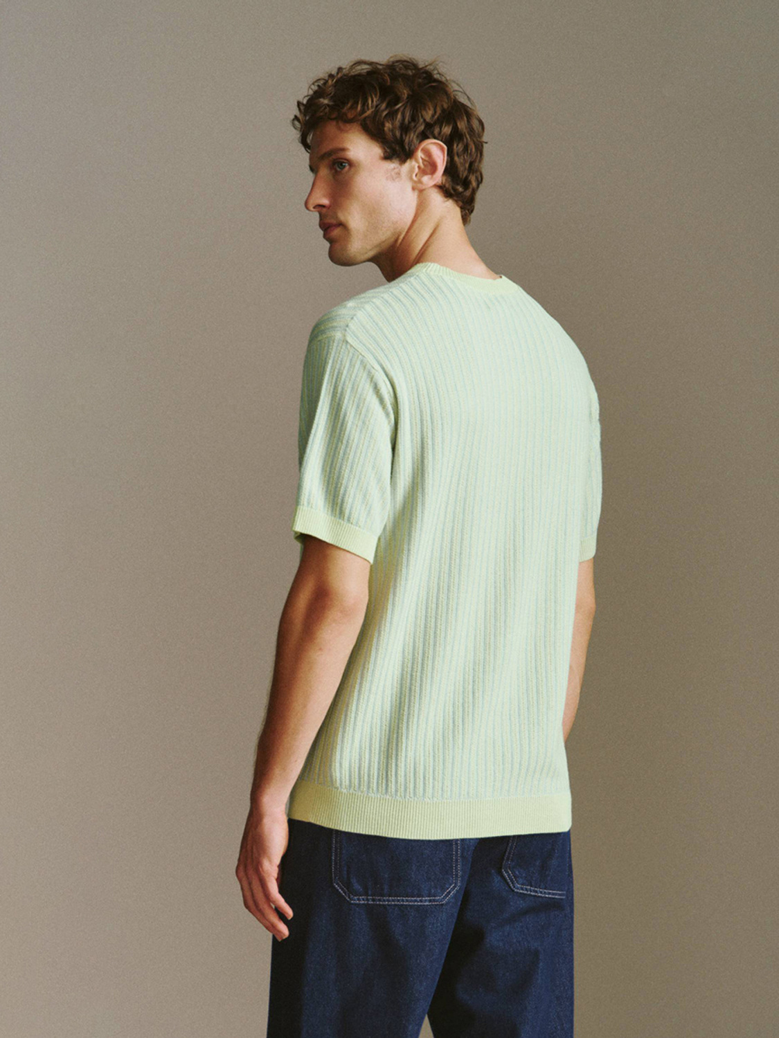 Stylish and comfortable men's crew neck sweater | soft and green