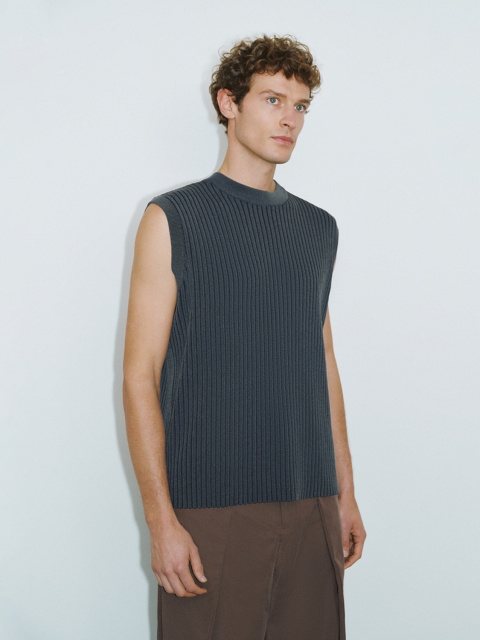 Men's knitted vest