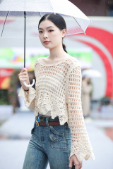 Women's hollow cropped knitwear