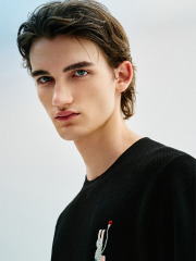 Men's embroidered short sleeve knitwear