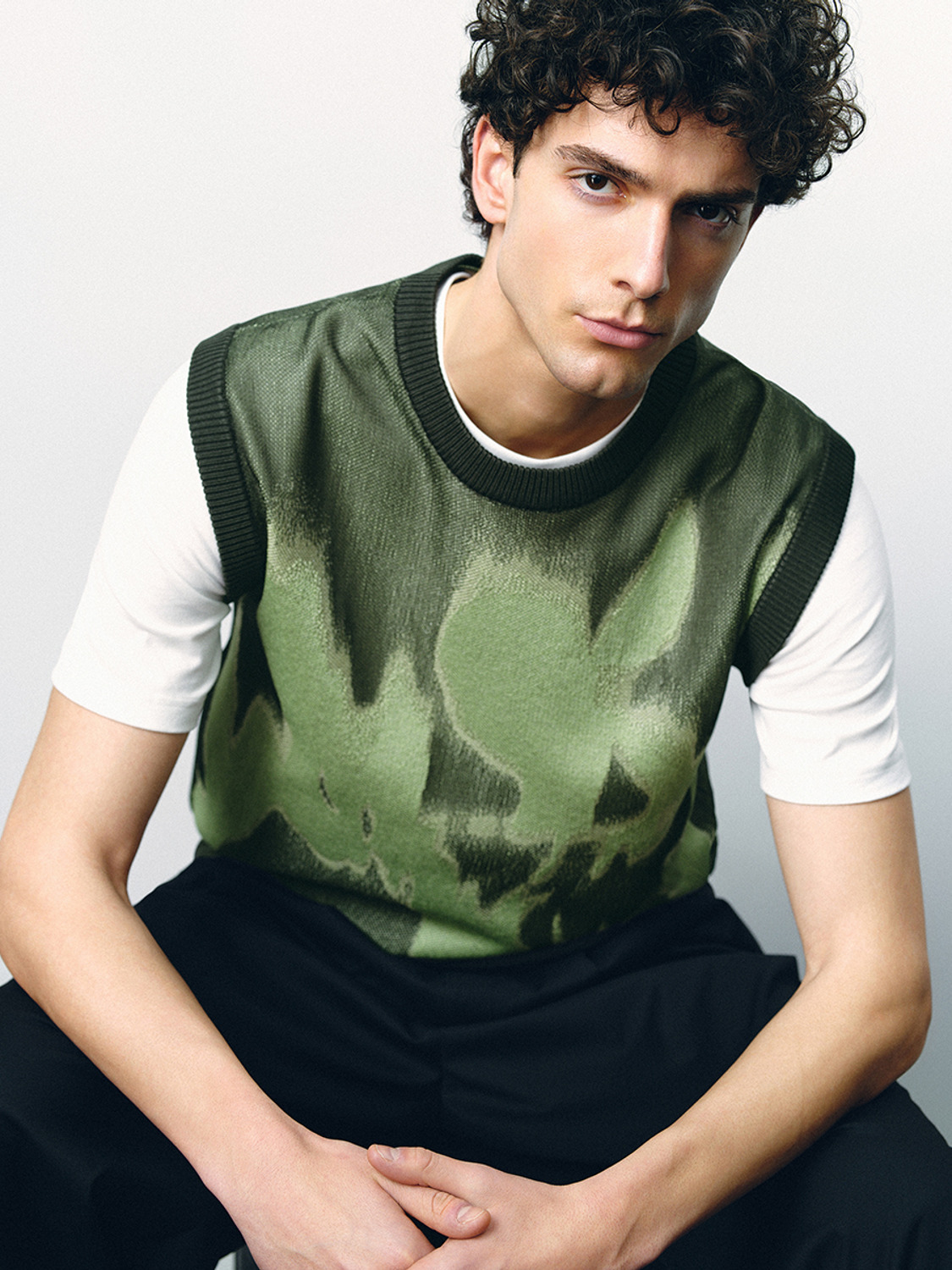 Men's jacquard knit vest