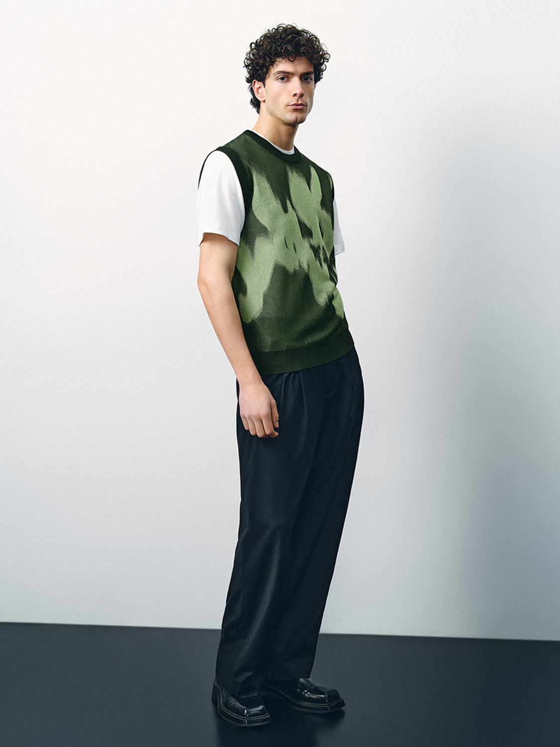 Men's jacquard knit vest