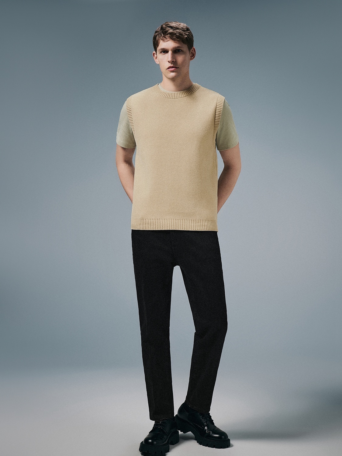 Men's crew neck knit vest