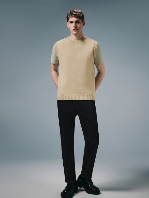 Men's crew neck knit vest