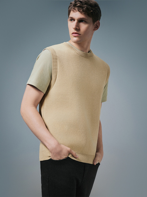 Men's crew neck knit vest