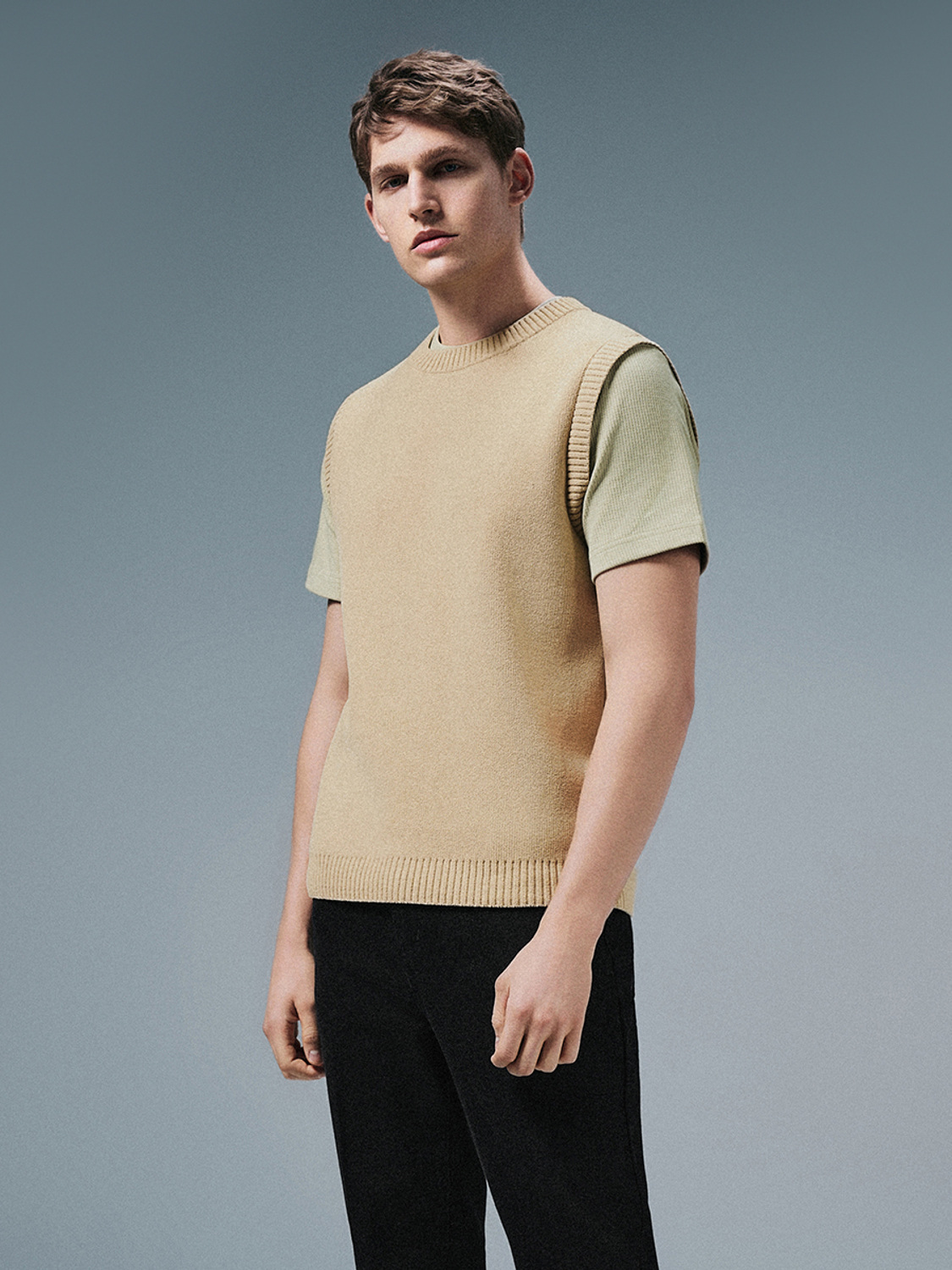Men's crew neck knit vest
