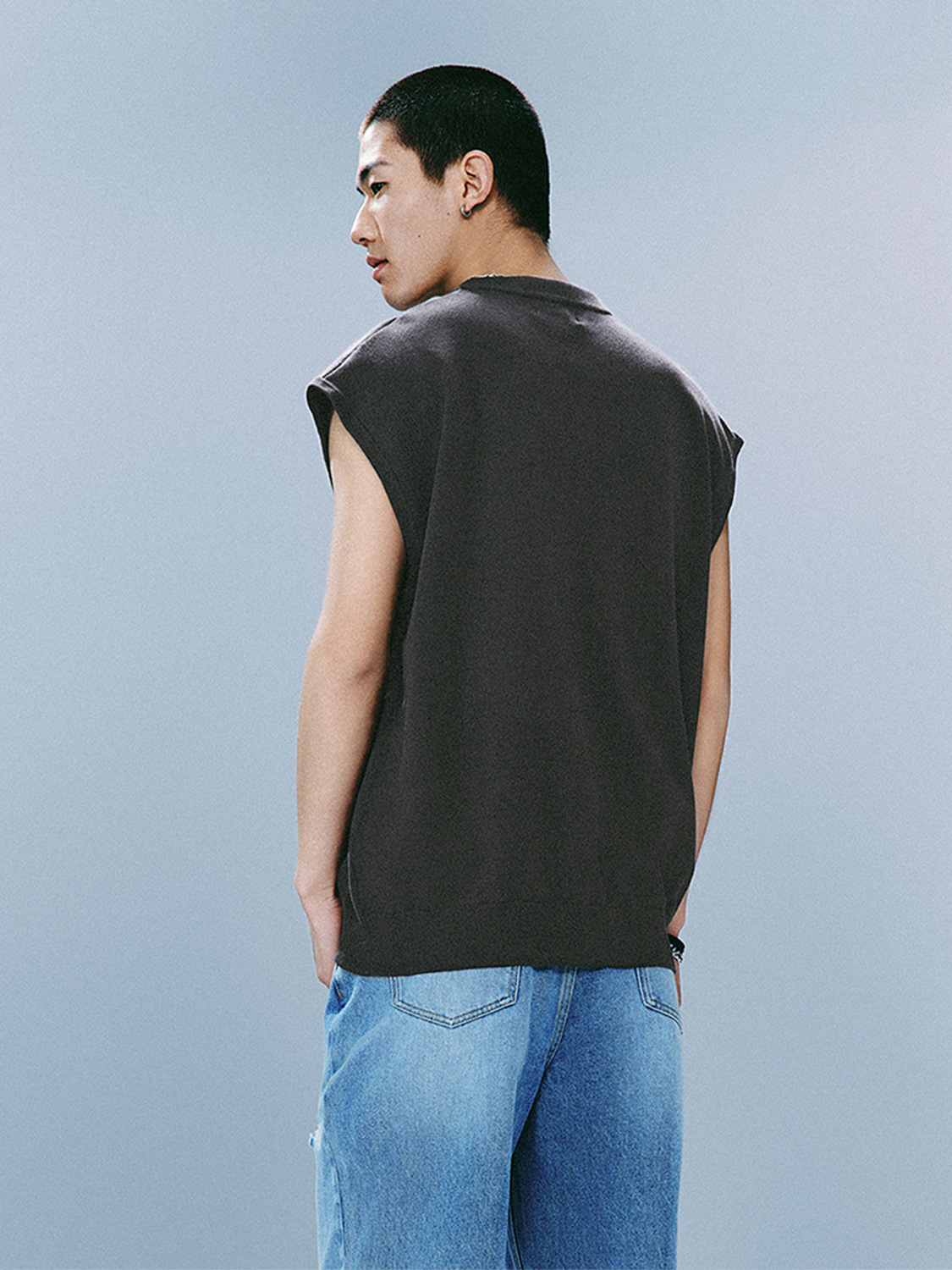 Men's sleeveless knit T-shirt